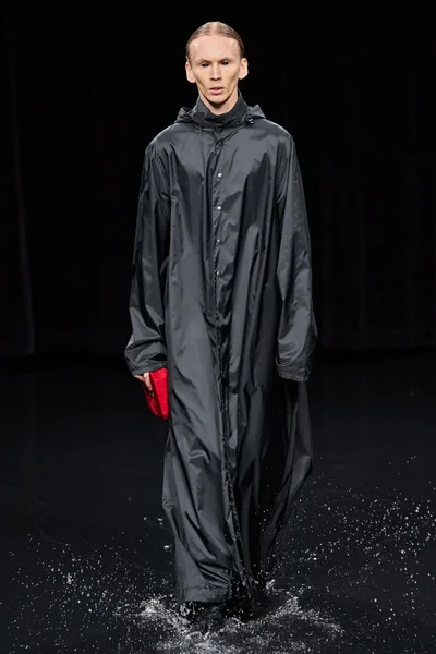 Look 12